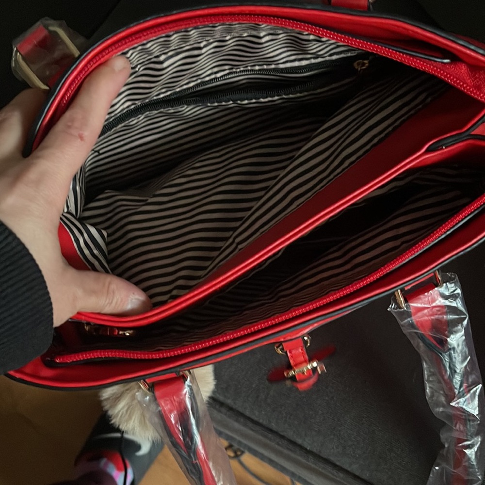 Red purse - Picture 2 of 5